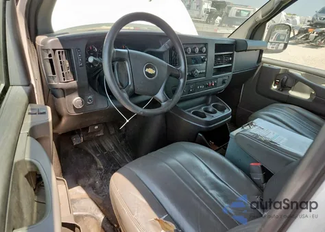 2023 Chevrolet Express G2500 из США, поврежденный, VIN 1GCWGAFP6P1102326